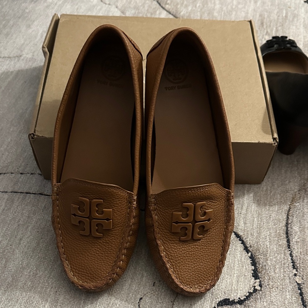 Tory Burch Cognac Leather Logo Driving Loafers